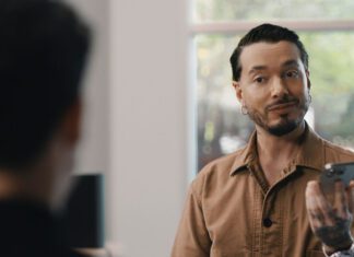 J Balvin pone a prueba la fuerza de la red de Verizon durante la transmisión del Super Bowl LVIII de Univision
