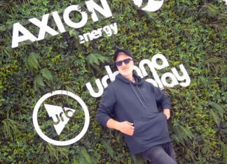 Perros de la Calle en la playa junto a AXION energy