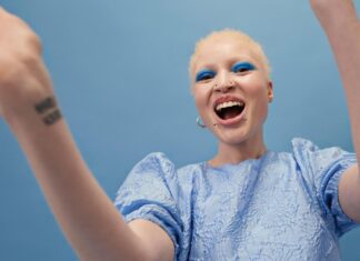 Carefree presenta su nueva campaña titulada “Está bueno hablar del flujo”