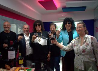 La Mona se enamoró de TIC