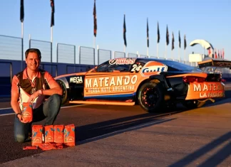 MATEANDO apuesta al automovilismo y se sube a un auto de TC