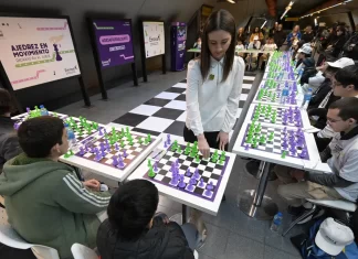 Emova realizó un nuevo torneo de ajedrez simultáneoen las instalaciones del Subte