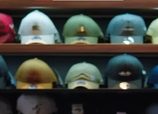 La gorra también se plancha: el nuevo ritual urbano que redefine el cuidado del estilo