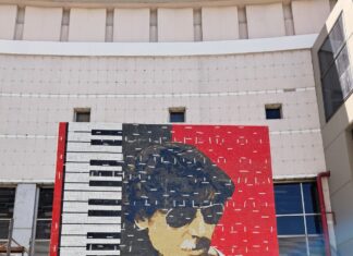 El mural de Charly por dentro: los materiales de alta performance que hicieron posible este homenaje urbano