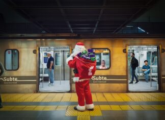 Este año Papá Noel llega en Subte