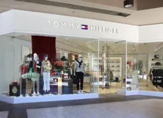 Palmas del Pilar suma a TOMMY HILFIGER y potencia su propuesta de moda