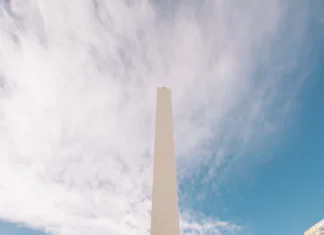 Coca-Cola llevó el Trofeo Original de la Copa Mundial de la FIFA™ al Obelisco y logró la foto que millones esperaban