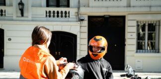 Cuando hay que llegar a tiempo, gana la moto: la movilidad en dos ruedas se disparó en la previa al partido en todo el país
