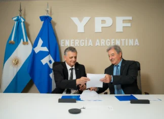 Dos líderes con una misma visión: YPF y Prestige Auto -distribuidor exclusivo Mercedes-Benz en Argentina- celebran un acuerdo que impulsa nuevas soluciones para la movilidad