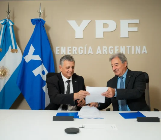 Dos líderes con una misma visión: YPF y Prestige Auto -distribuidor exclusivo Mercedes-Benz en Argentina- celebran un acuerdo que impulsa nuevas soluciones para la movilidad