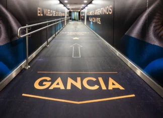 El viaje empieza mucho antes del despegue: Gancia sin alcohol acompaña a los hinchas desde Ezeiza
