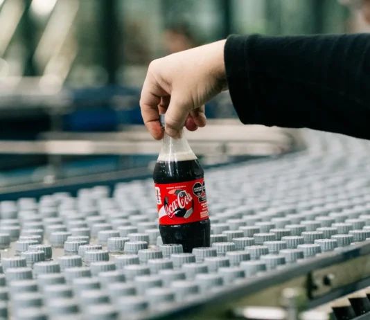 Coca-Cola Argentina presenta “Nos une el país que queremos”, una campaña que pone en valor 84 años impulsando oportunidades, empleo y desarrollo local