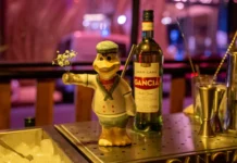 Gancia presenta “15 veranos”: Tiki bar trae Mar del Plata a Tres Monos para festejar sus 15 años