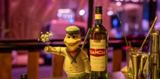 Gancia presenta “15 veranos”: Tiki bar trae Mar del Plata a Tres Monos para festejar sus 15 años
